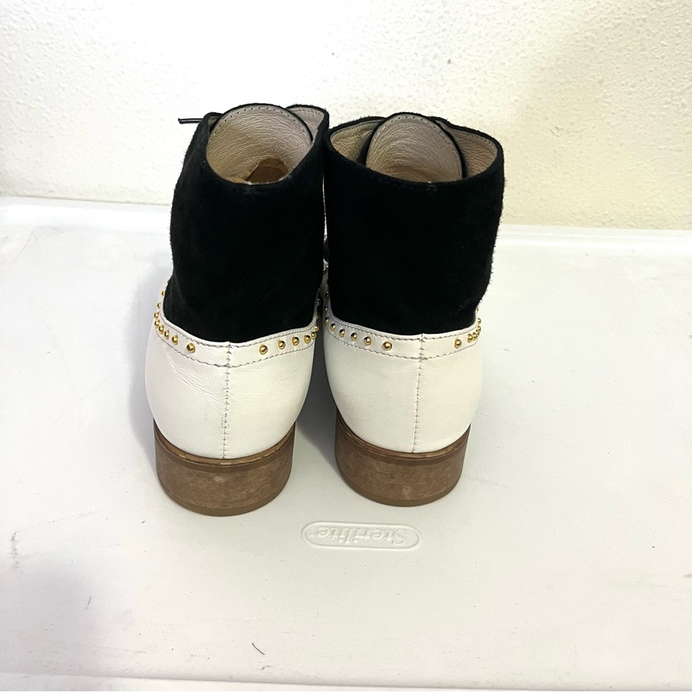 Stylish Black and White Ankle Boots - Picture 4 of 7
